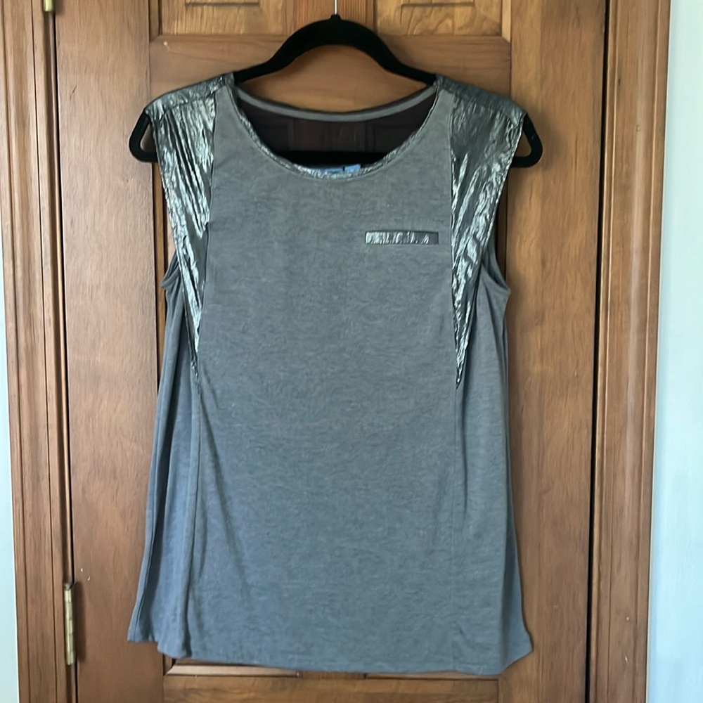 Vera Wang Sleeveless Top (size M)